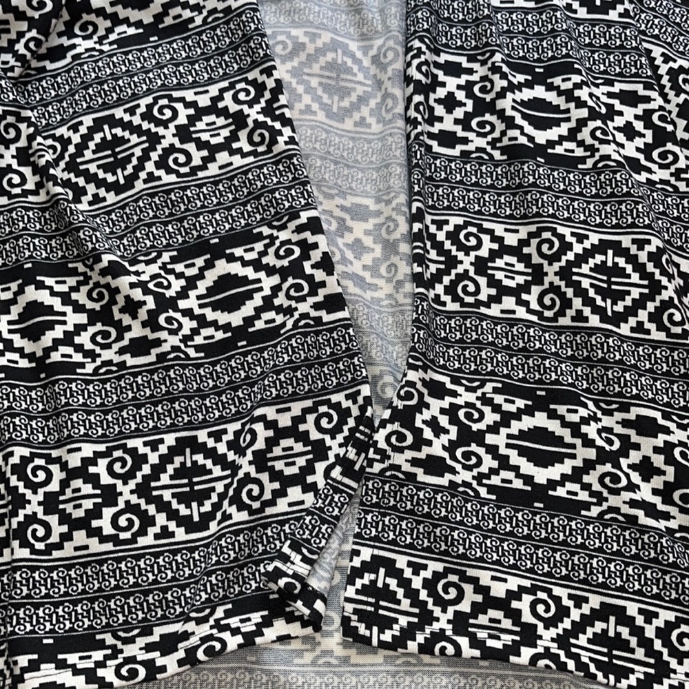 Patterned Shawl - Picture 3 of 4